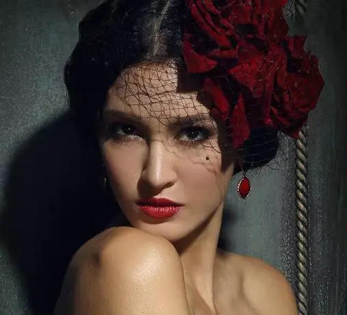 Mini chapeau haut de forme fleur rose rouge, pinces à cheveux gothiques faites à la main, voile, pau