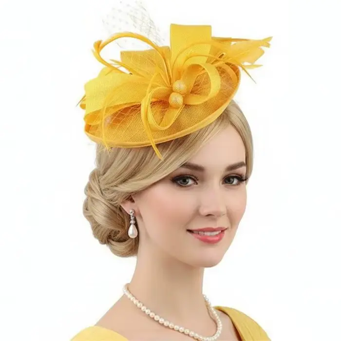 Fascinator élégant pour fête du thé