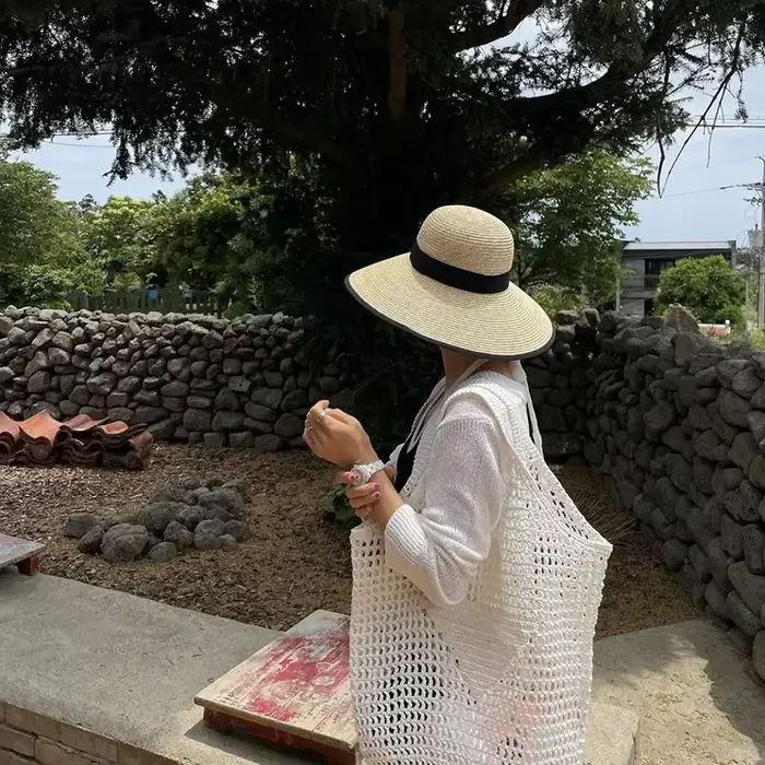 Chapeau d'été en paille à bords noirs pour femmes style sport chic plage protection solaire multifonctionnels occasions estivales