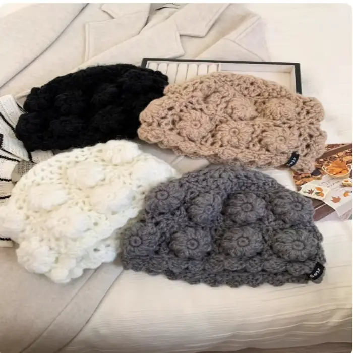 Bonnet à fleurs tissé à la main pour femme